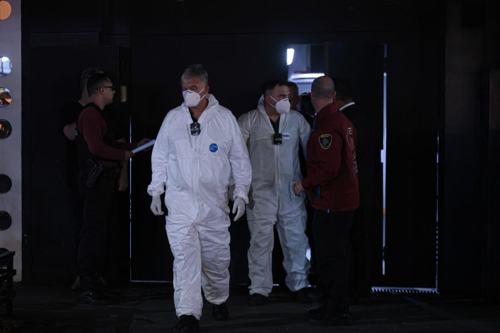 Criminalística en el hotel donde murio Liam Payne. I Foto: Luciano Gonzalez/Anadolu via Getty Images.