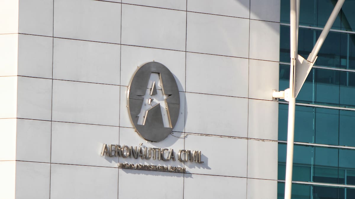 Aerocivil dice que hay combustible para aviones y no permitirá la cancelación de vuelos