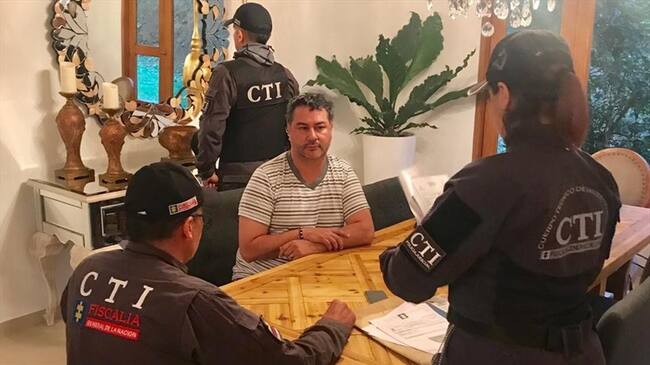 La investigación contra Edison García, su esposa, cuatro secretarios de despacho y dos contratistas está relacionada con presuntas irregularidades en la ejecución de varios contratos. Foto: Isabel Escobar (W Radio)