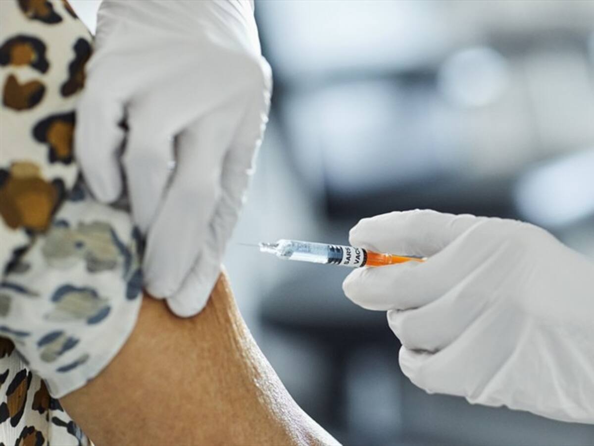 Mil millones de dosis de vacunas contra el COVID-19 fueron administradas en el mundo