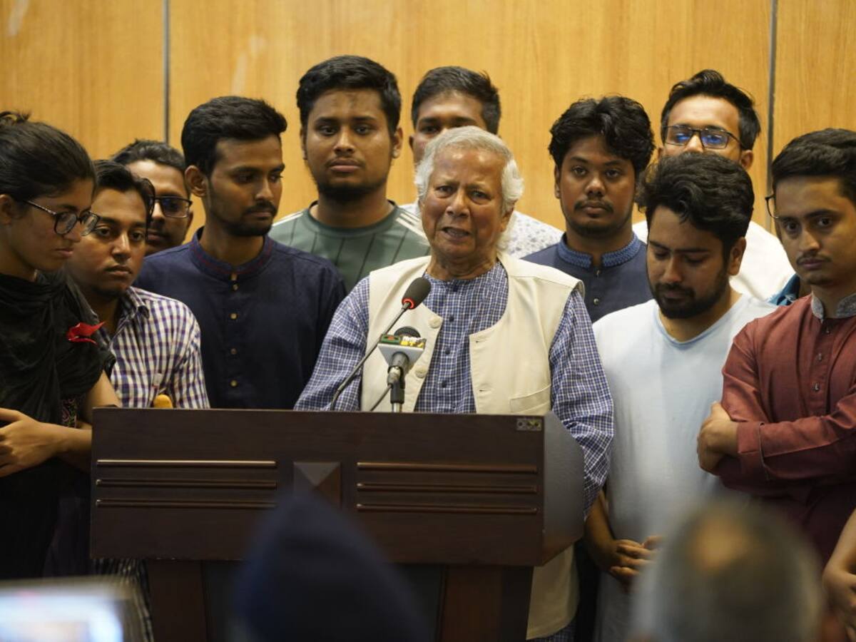 Nobel Muhammad Yunus tomó posesión provisional como jefe del Gobierno de Bangladés