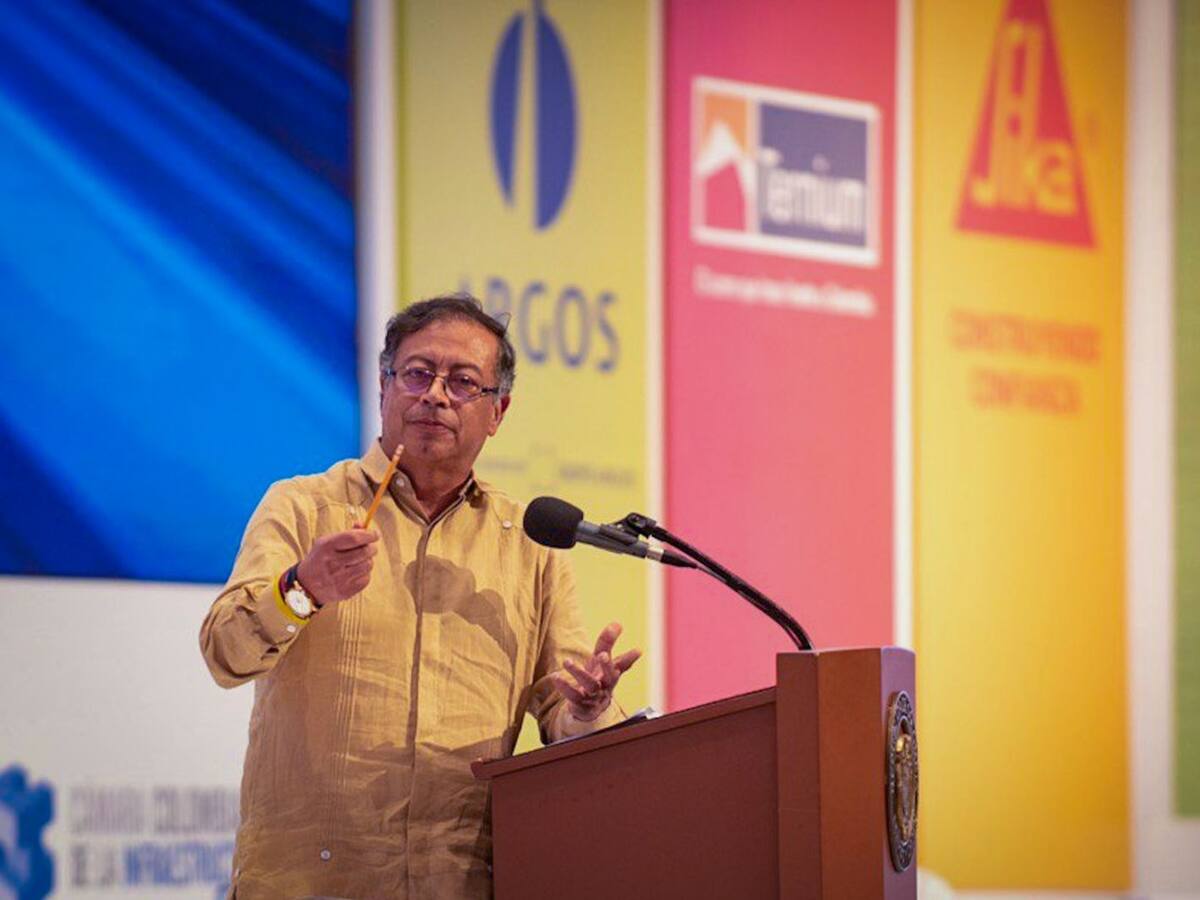 Petro invita al sector de la infraestructura a cambiar la “ingeniería del siglo XX”