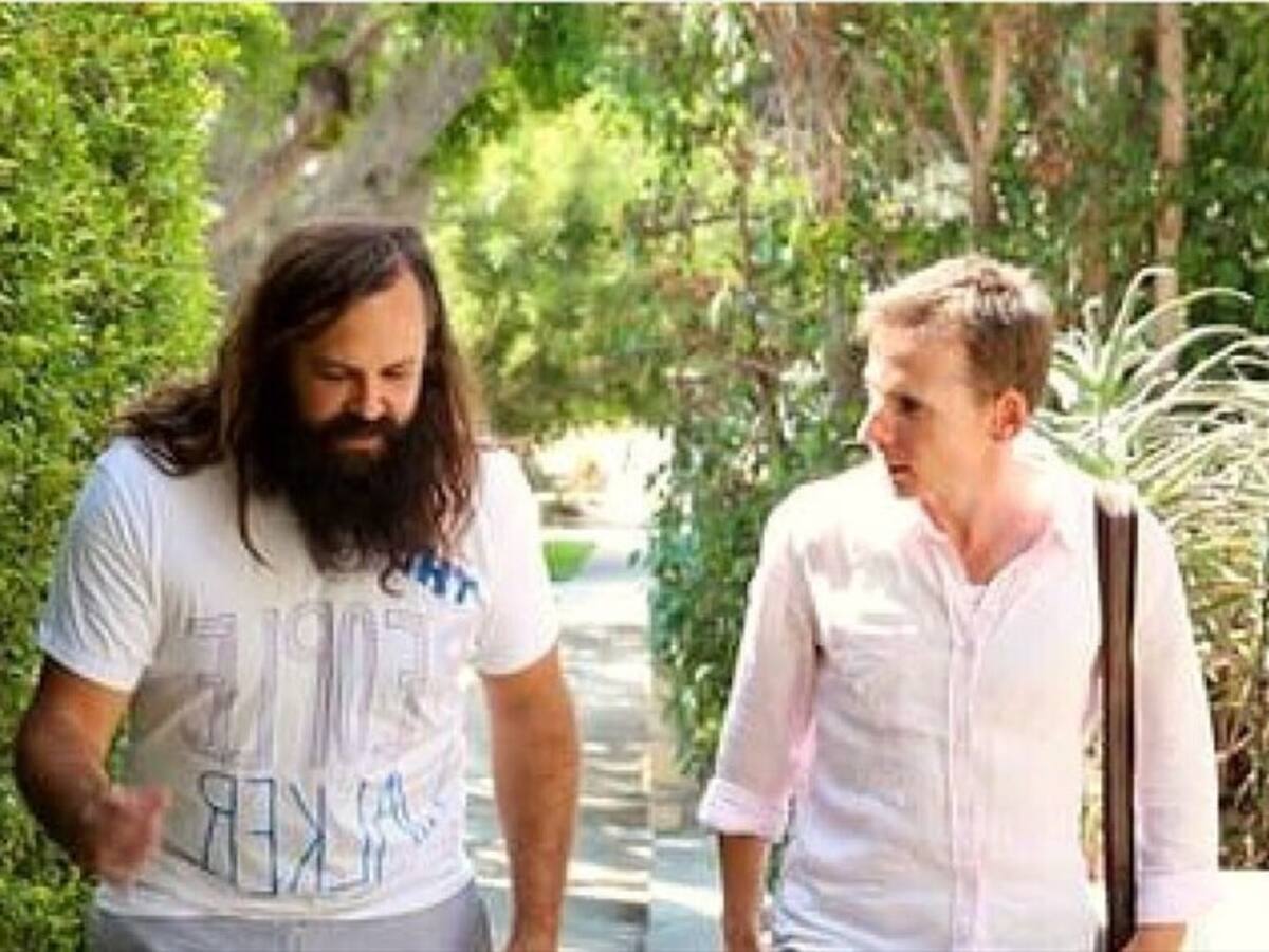 El hombre que "pasea" personas para combatir la soledad