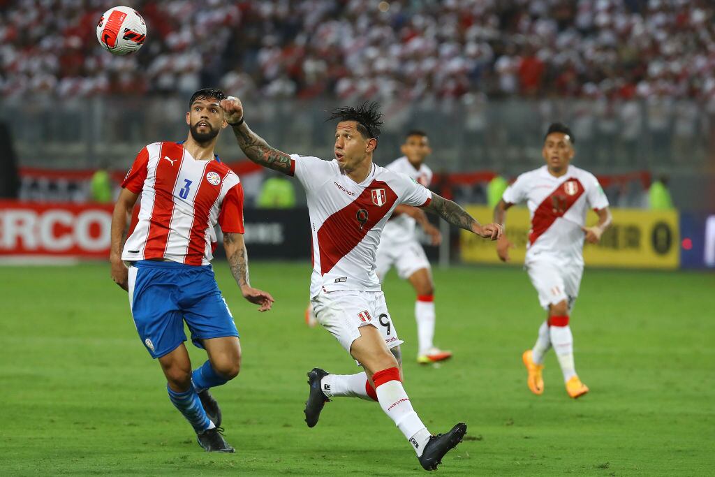 Omar Alderete of Paraguay competes for the ball with Gianluca Lapadula of Peru  (Photo by Leonardo Fernandez/Getty Images)