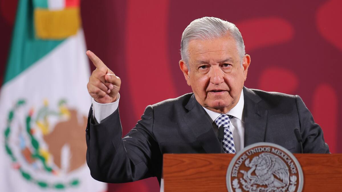Presidente mexicano filtra número telefónico de periodista en rueda de prensa