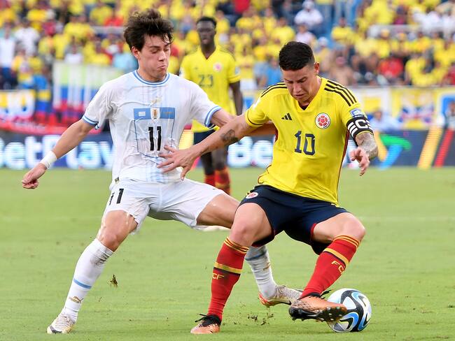 BARRANQUILLA, COLOMBIA - OCTOBER 12: James Rodriguez of Colombia battles for possession with Facundo Pellistri of Uruguay during a FIFA World Cup 2026 Qualifier match between Colombia and Uruguay at Roberto Melendez Metropolitan Stadium on October 12, 2023 in Barranquilla, Colombia. (Photo by Gabriel Aponte/Getty Images)