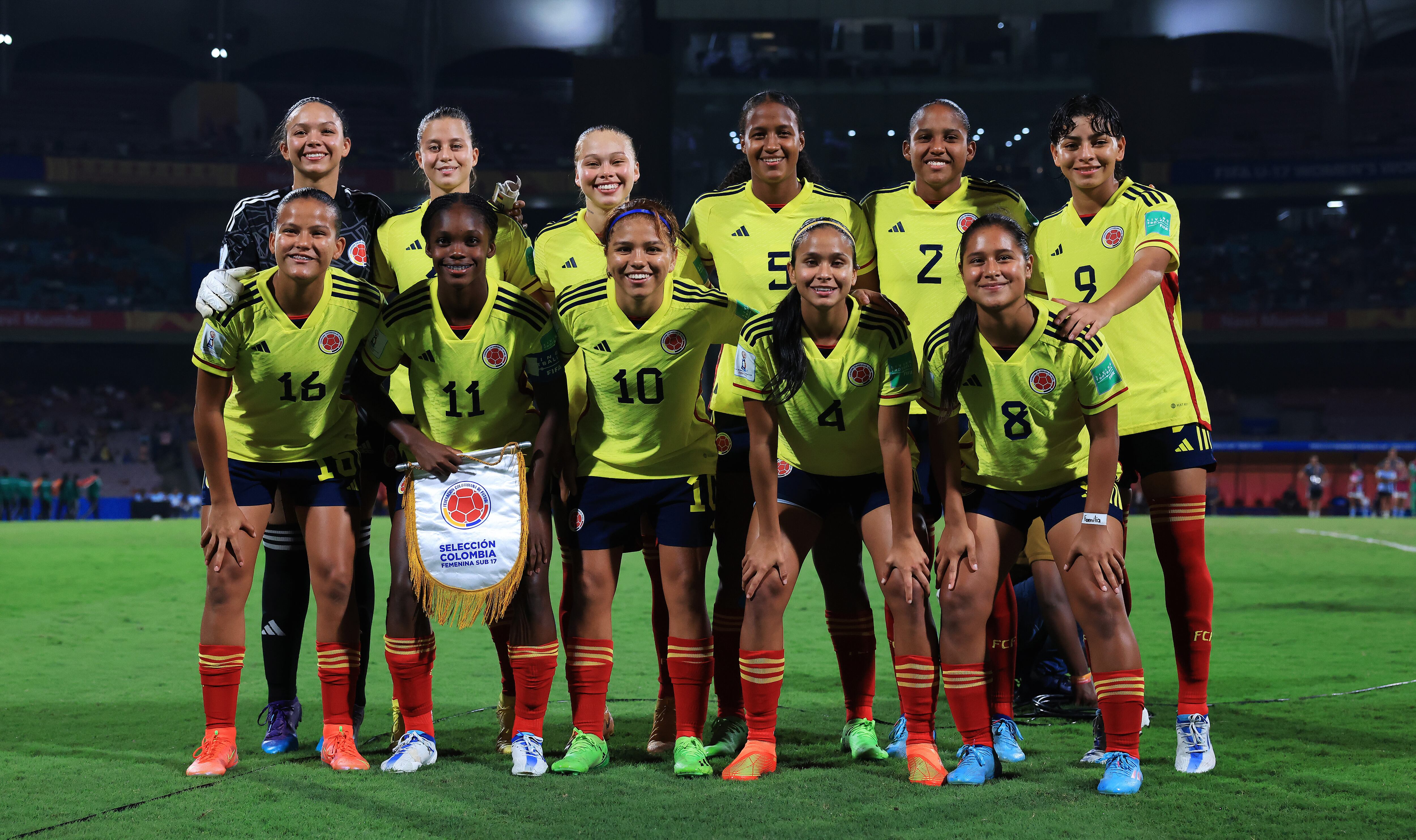 NAVI MUMBAI, INDIA - OCTOBER 30: Colombia pose for a team photo ahead of the FIFA U-17 Women's World Cup 2022 Final between Colombia and Spain at DY Patil Stadium on October 30, 2022 in Navi Mumbai, India. (Photo by Matthew Lewis - FIFA/FIFA via Getty Images)