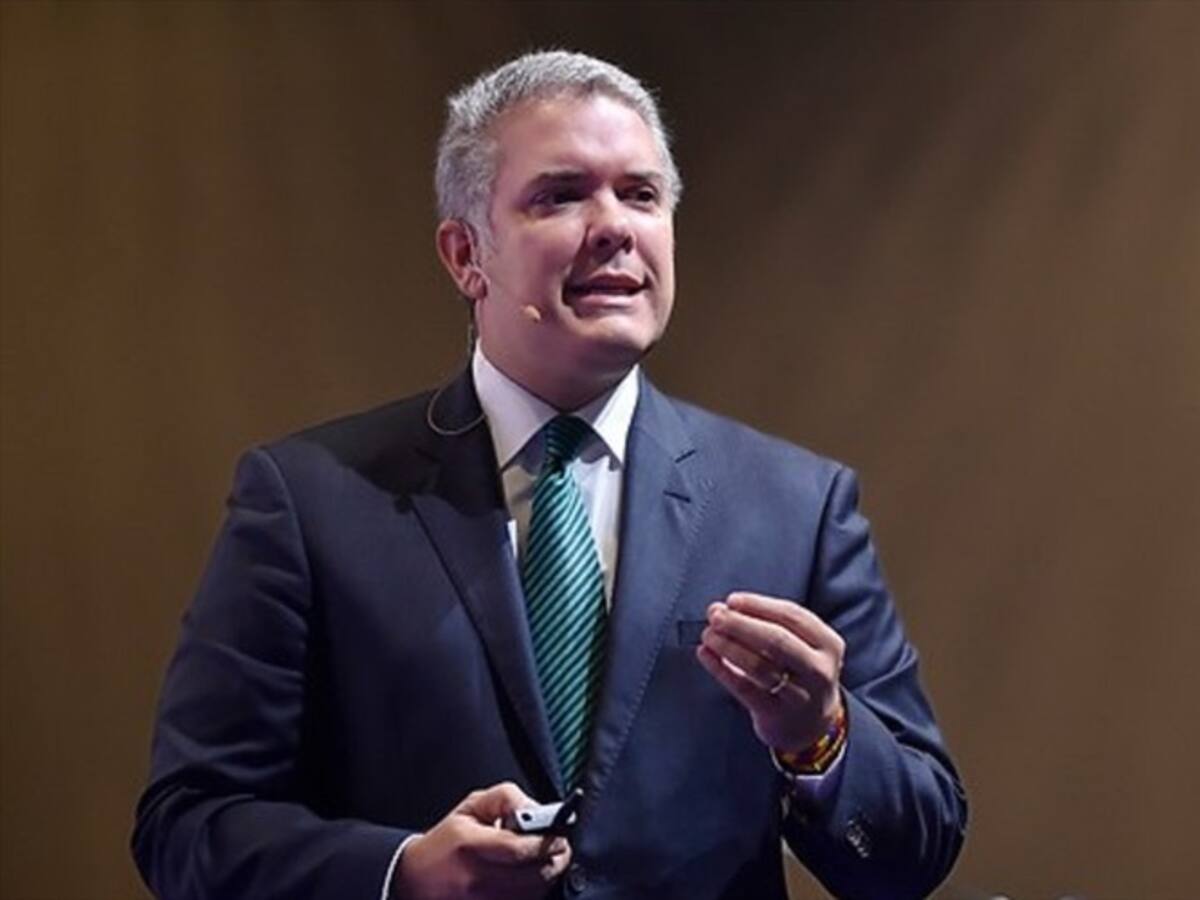 Presidente reitera defensa de aspersión con glifosato para combatir cultivos de coca
