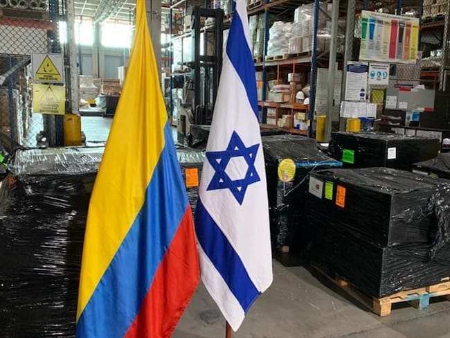 Israel le entregó a Colombia dos toneladas de elementos de protección personal. Foto: Embajada de Israel