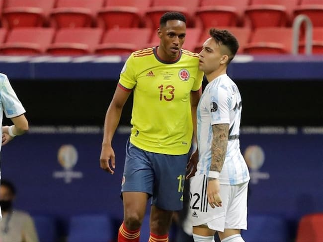 Yerry Mina es objeto de críticas en las redes sociales por su actitud en el partido entre Colombia y Argentina, en la Copa América. Foto: Efe/Joedson Alves