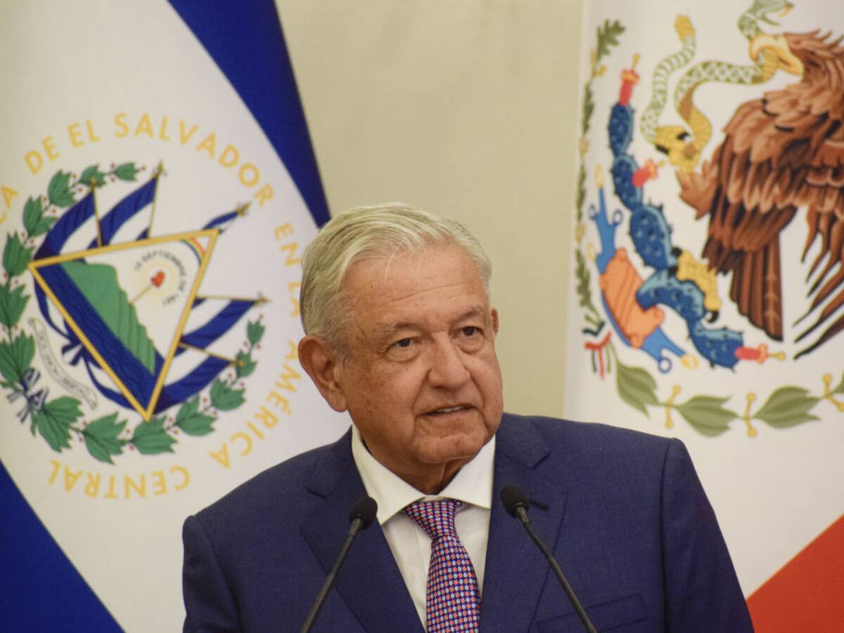 Manuel López Obrador aseguró que hay una “guerra sucia” contra Petro