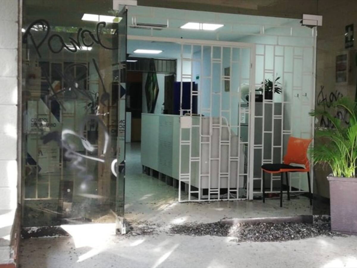 Encapuchados atacaron las instalaciones de la rectoría de Uniatlántico