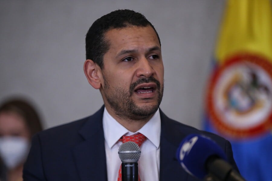 BOGOTÁ. Marzo 22 de 2022. El ministro del Interior, Daniel Palacios (foto), se reúne en el hotel Hilton de Corferias con colectividades políticas, misiones internacionales y nacionales de observación electoral en la Comisión Nacional de Garantías Electorales. (Colprensa - Camila Díaz)