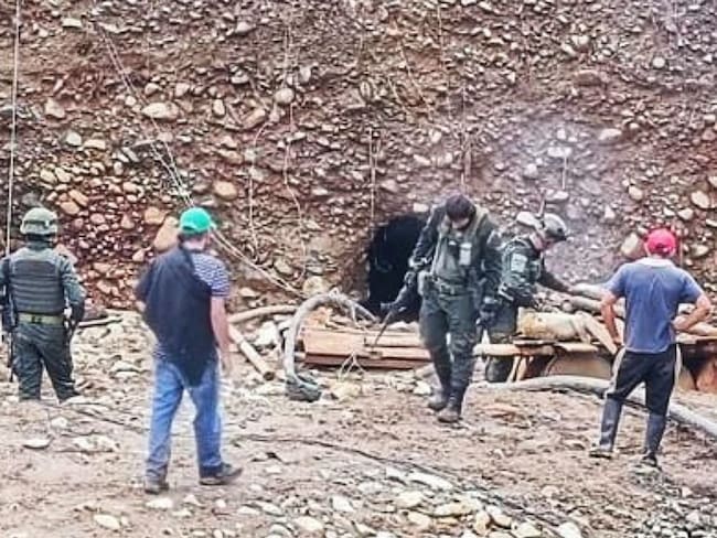 Las autoridades intervinieron yacimientos mineros de zonas rurales de Santander de Quilichao. Crédito: CRC.