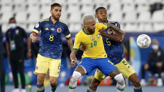 Neymar Jr, Wilmar Barrios y Gustavo Cuellar en el partido entre Colombia y Brasil por Copa América 2021. Foto: Wagner Meier/Getty Images