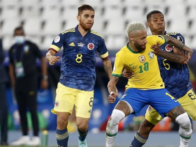 Neymar Jr, Wilmar Barrios y Gustavo Cuellar en el partido entre Colombia y Brasil por Copa América 2021. Foto: Wagner Meier/Getty Images