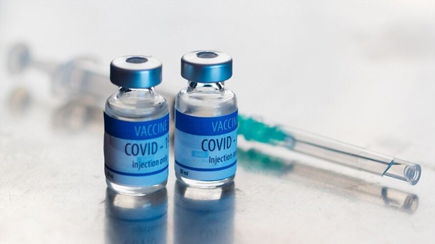 La doctora Eva Martínez Cáceres explicó en Sigue La W que "todas las vacunas son buenas y son las que nos están ayudando a salir de la pandemia".. Foto: Getty Images