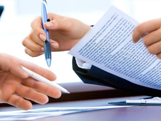 SIC formuló pliego de cargos por presuntas infracciones a la libre competencia en procesos ante Invías y Fontur. Foto: Pixabay