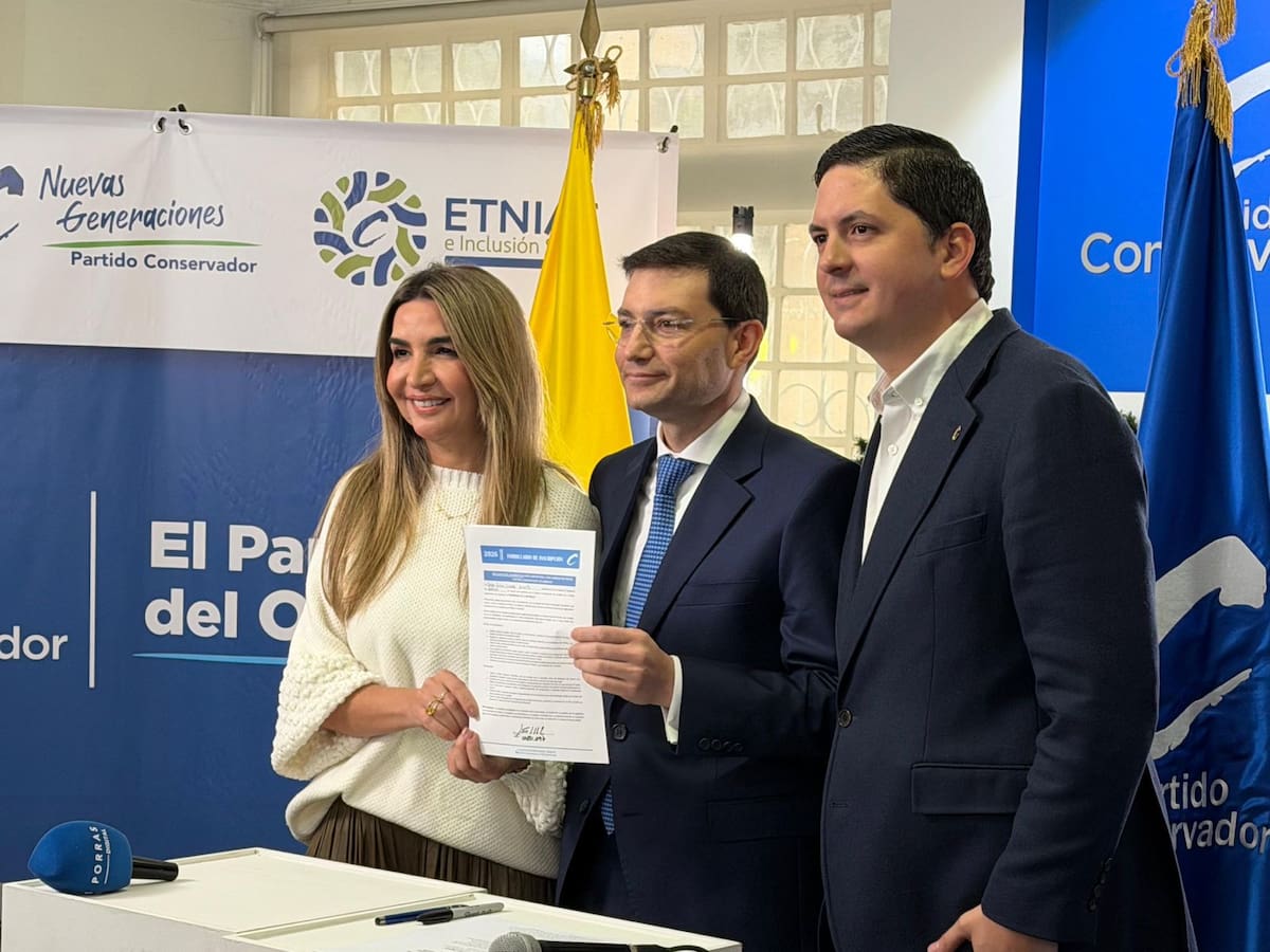 ‘Pipe’ Córdoba se inscribió oficialmente como precandidato Conservador y se agudiza división interna