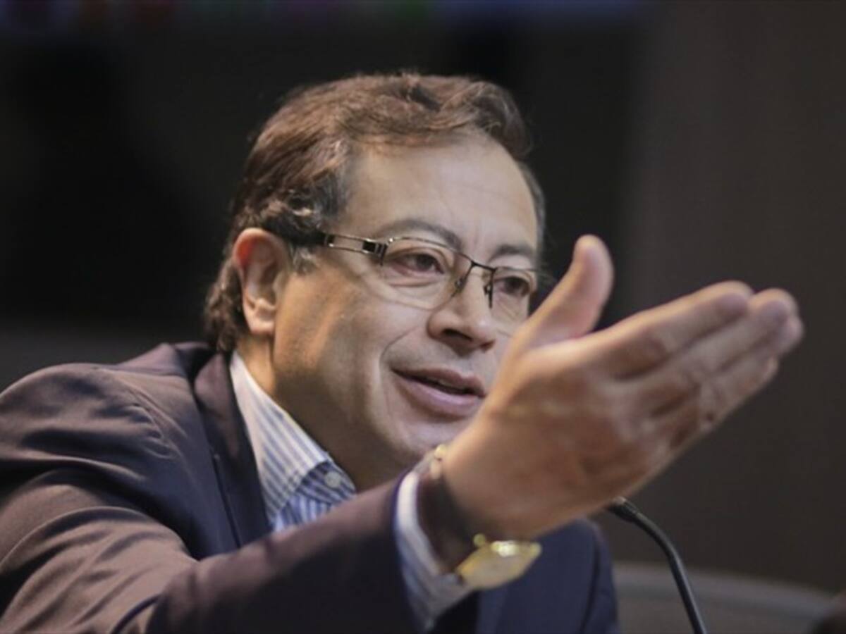 Néstor H. Martínez no abandona la Fiscalía por Santrich, la abandona por Odebrecht: Petro