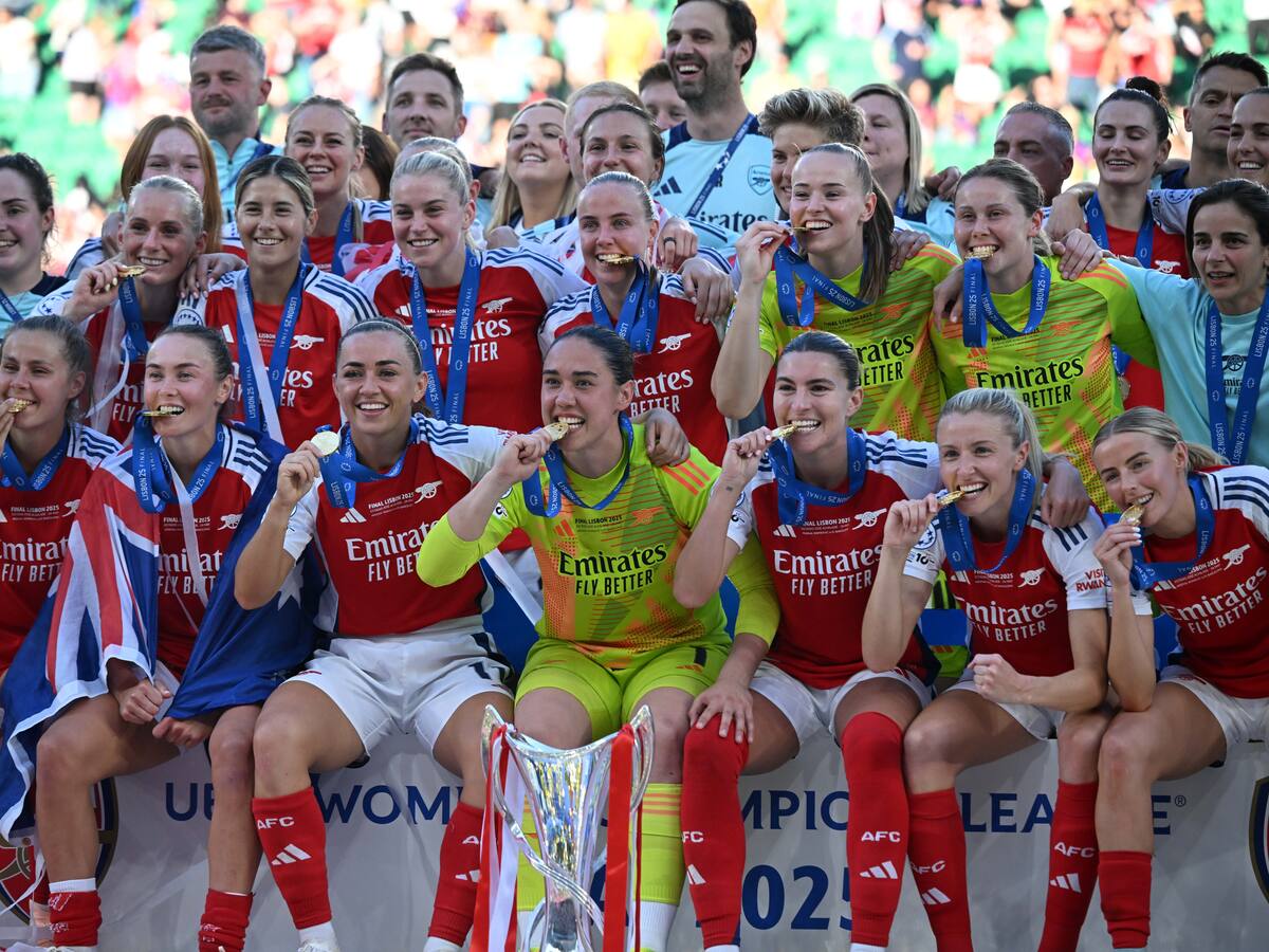 El Arsenal ganó el premio a mejor club de fútbol femenino en la gala del Balón de Oro