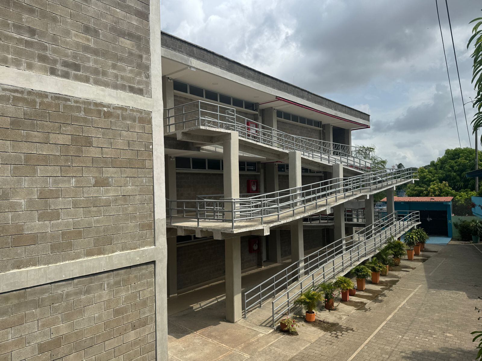 Anuncian nueva mesa técnica ante retraso de millonario proyecto de aulas en 3 colegios de Montería. Foto: DPS.