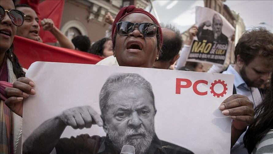 Cientos de personas asistieron a una manifestación en apoyo al expresidente brasileño Luiz Inácio Lula da Silva en Sao Paulo, Brasil, el 13 de julio de 2017. Foto: Agencia Anadolu