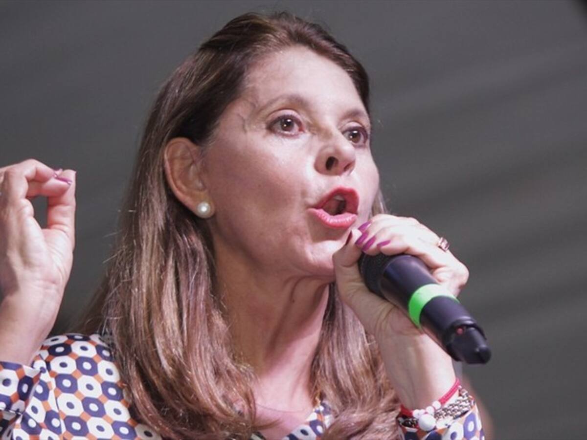 Vicepresidenta propone que familia de funcionarios estatales publique declaración de renta