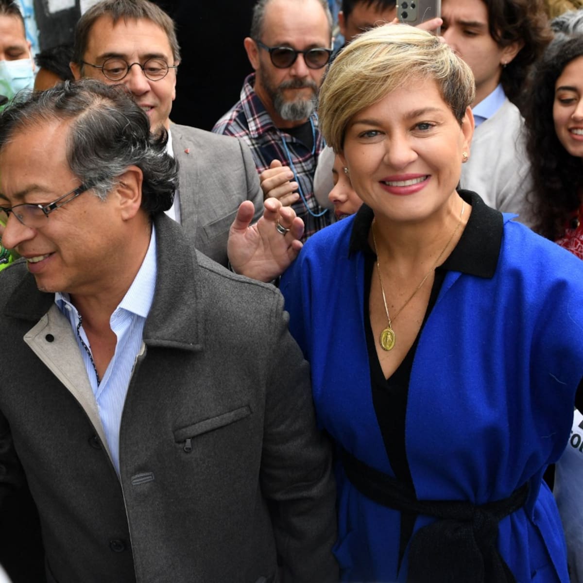Gustavo Petro defiende a Verónica Alcocer tras críticas por viajes al exterior
