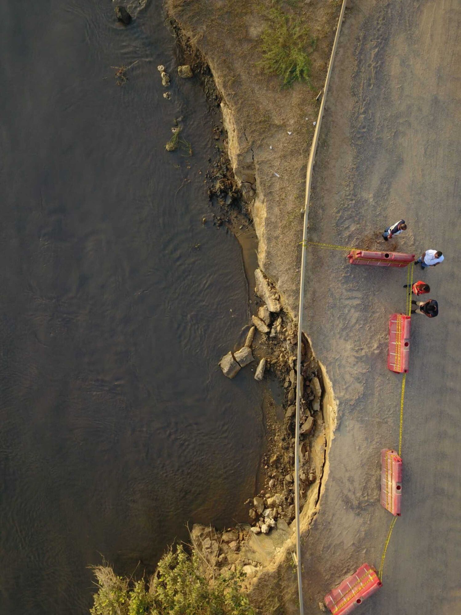 Busca atender emergencia en la vía Salamina- Palermo. Foto: Gobernación del Magdalena