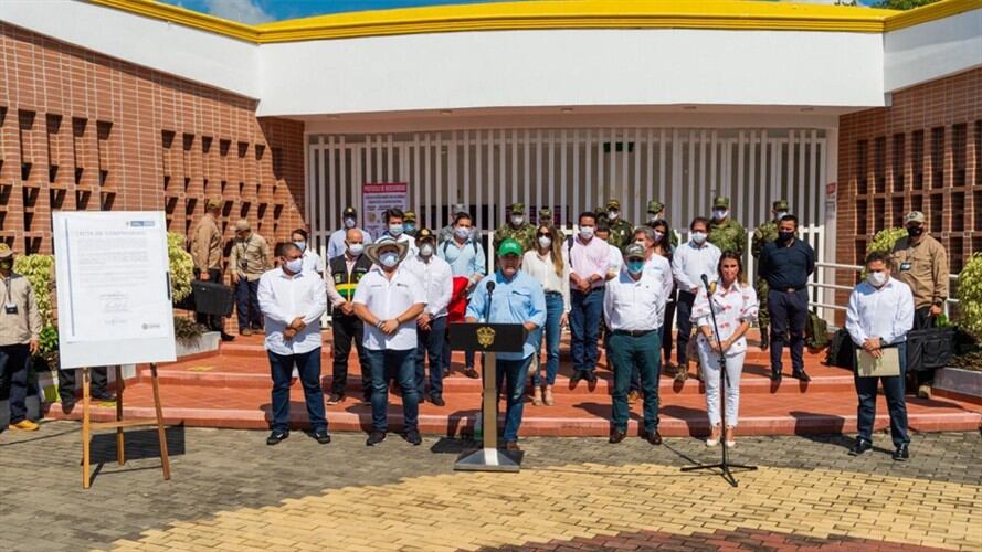El mandatario agregó que es necesario el lavado de manos y acatar todos los protocolos de bioseguridad. Foto: Cortesía: Presidencia