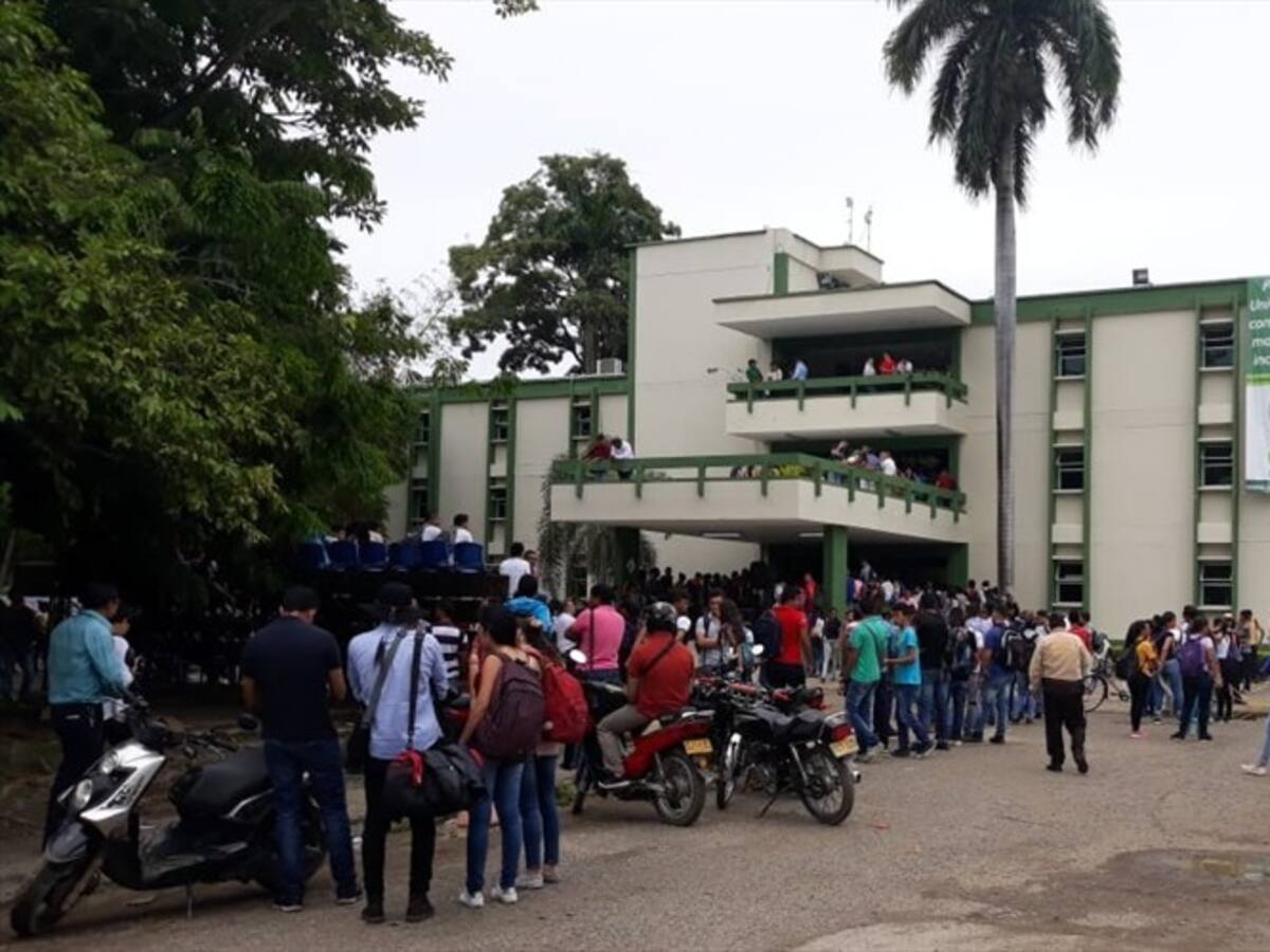 Estudiantes y “encapuchados” se tomaron sede administrativa de Unicor