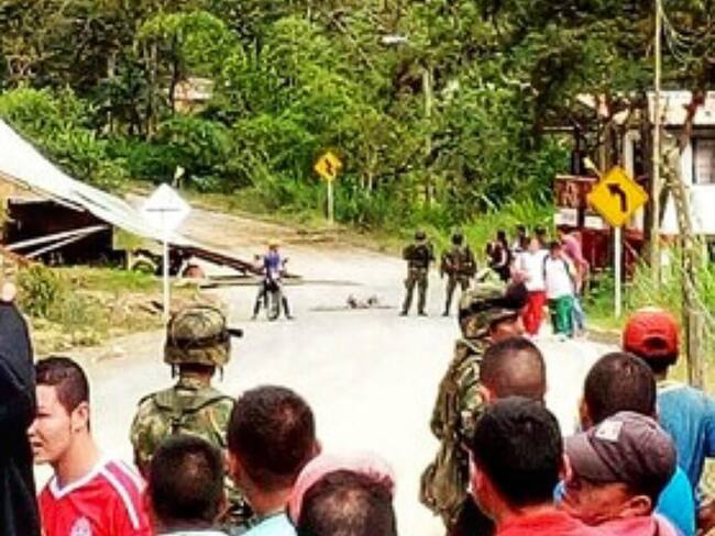 Foto de referencia. El grupo armado amenazó con imponer de nuevo un paro armado en la localidad, si la comunidad no acata las ordenes. Crédito: Colprensa.