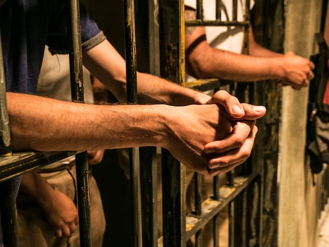 Personas en la cárcel imagen de referencia. Foto: Getty Images.