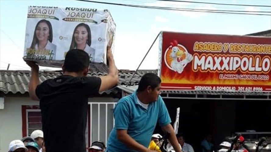 En el automotor, se transportaban bicicletas y otros regalos que de acuerdo a la denuncia fueron entregados entre los seguidores en un bingo. Foto: Cortesía Sucesos Cauca