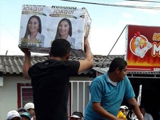En el automotor, se transportaban bicicletas y otros regalos que de acuerdo a la denuncia fueron entregados entre los seguidores en un bingo. Foto: Cortesía Sucesos Cauca