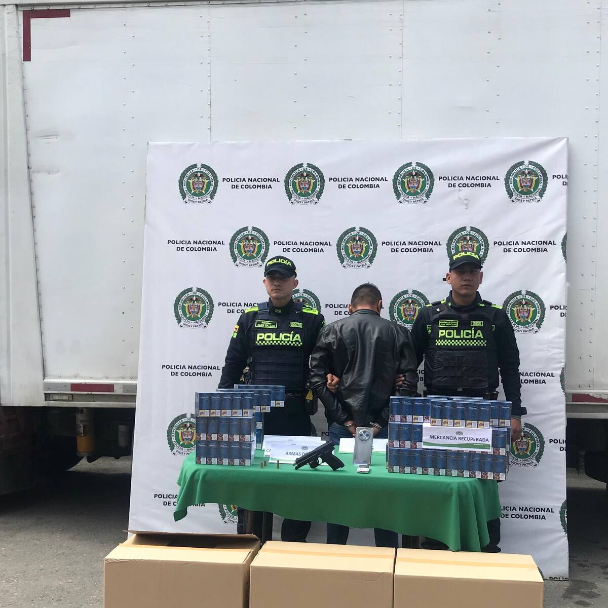 Recuperan camión con 18.000 cajetillas de cigarrillos avaluados en más de $700 millones en Bogotá