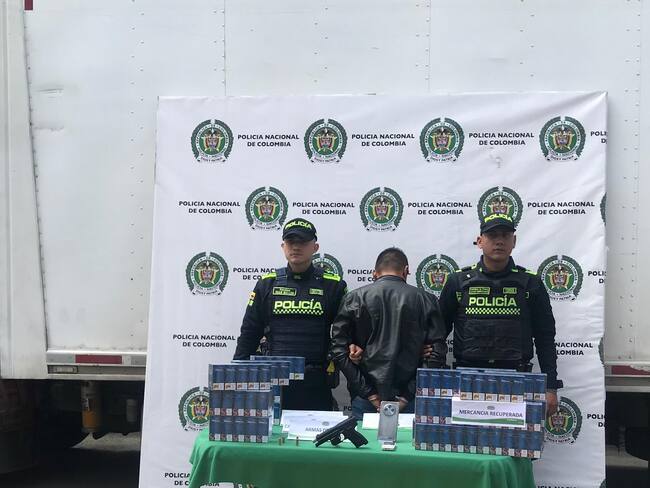 Recuperan camión con 18.000 cajetillas de cigarrillos avaluados en más de $700 millones en Bogotá. Foto: Policía Metropolitana de Bogotá