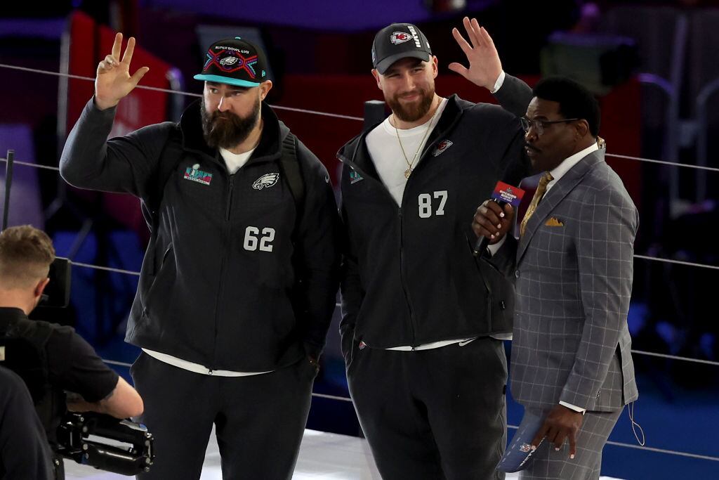 Brothers Jason Kelce #62 of the Philadelphia Eagles and Travis Kelce #87 of the Kansas City Chiefs  (Photo by Christian Petersen/Getty Images)