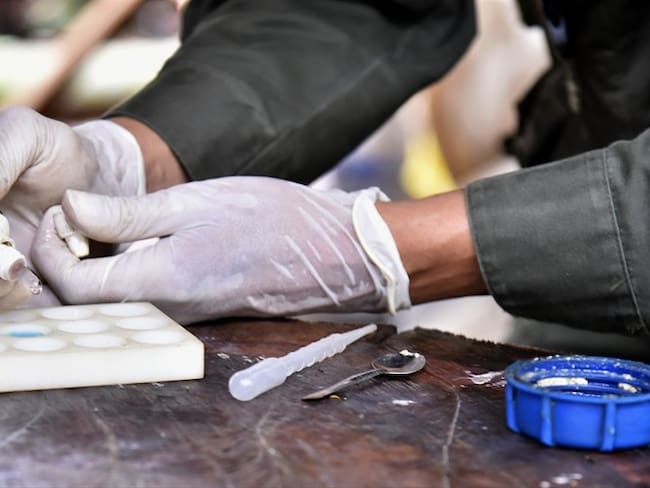 Un integrante de la Policía Nacional y una mujer fueron sorprendidos transportando 17 kilogramos de clorhidrato de cocaína. Foto: Getty Images
