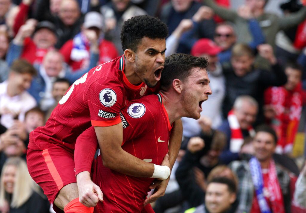 Andrew Robertson celebra con Luis Diaz (Photo by Peter Byrne/PA Images via Getty Images)