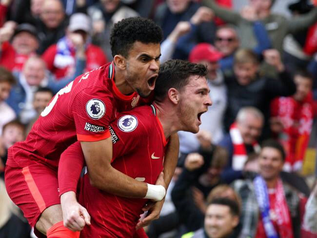 Andrew Robertson celebra con Luis Diaz (Photo by Peter Byrne/PA Images via Getty Images)