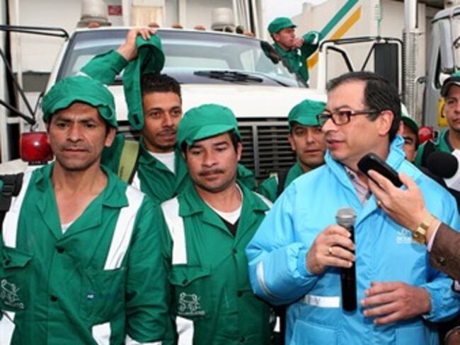 Petro califica como ‘satisfactorio’ el primer día del nuevo modelo de aseo