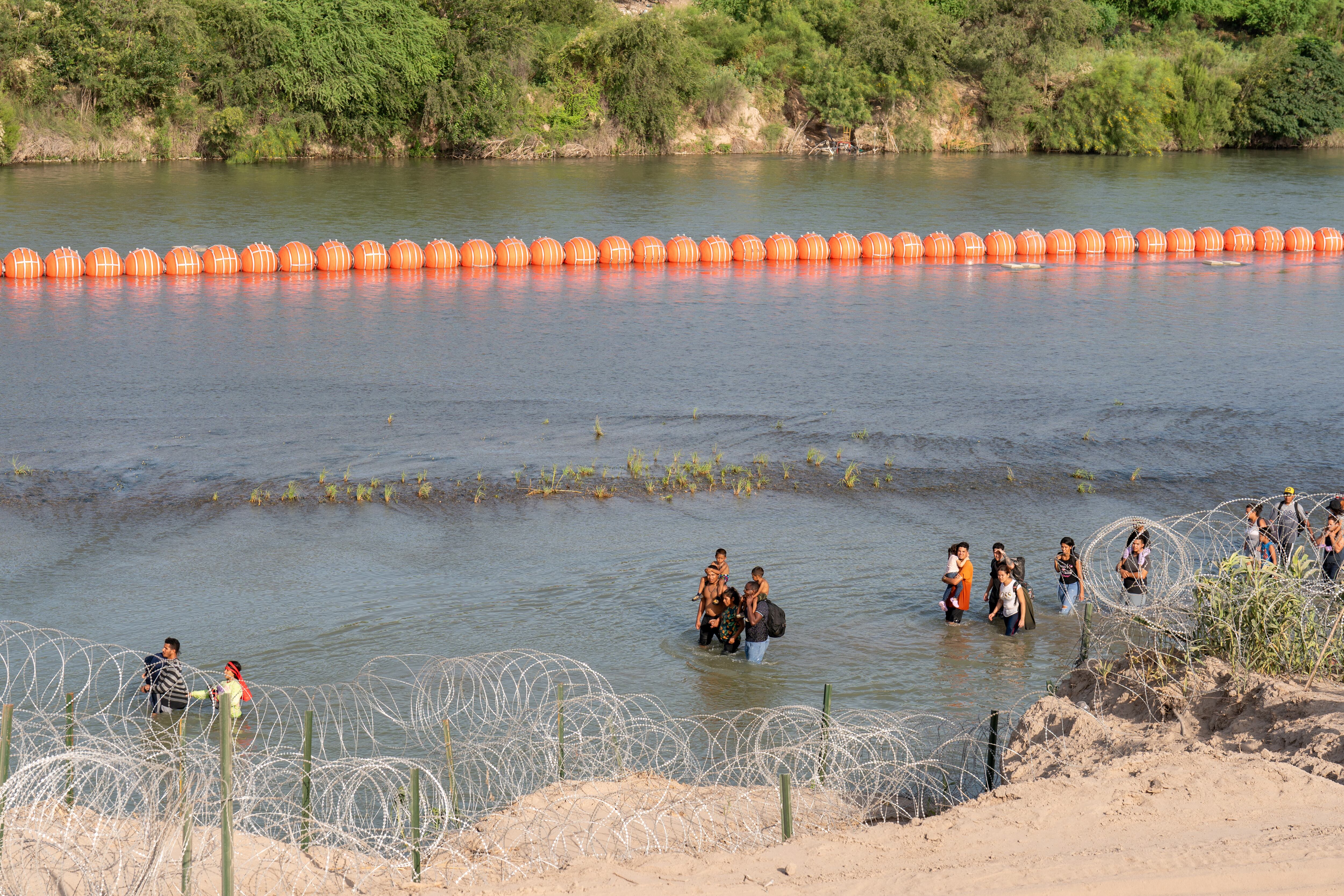 Boyas en frontera México - EE.UU., Texas | Foto: GettyImages