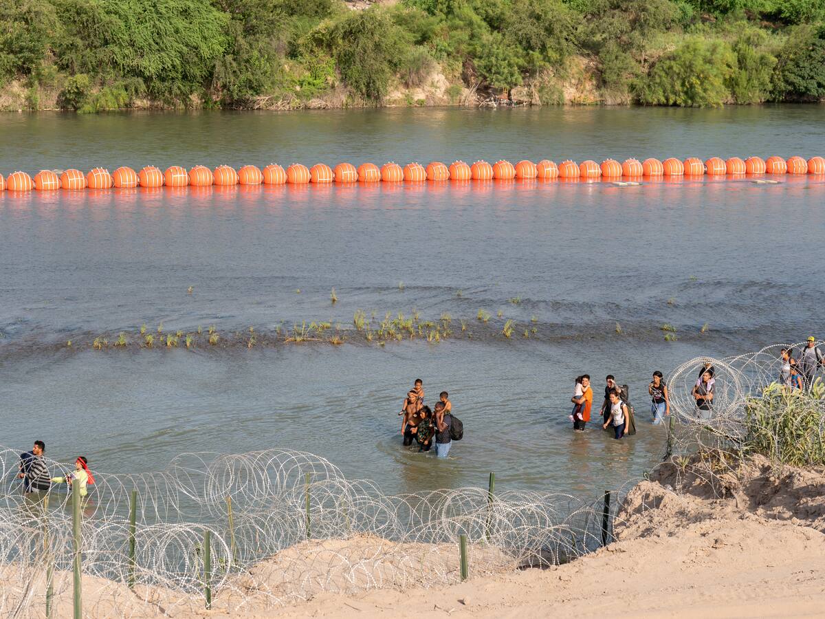 Manifestantes exigen en la frontera de Texas el fin de medidas antiinmigrantes