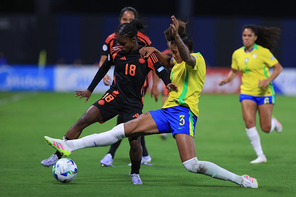 Linda Caicedo y Tarciane Dos Santos.  (Photo by Franklin Jacome/Getty Images)