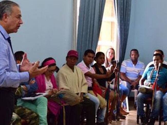El vicepresidente Óscar Naranjo reunido con comunidades indígenas del Cauca. Foto: Vicepresidencia