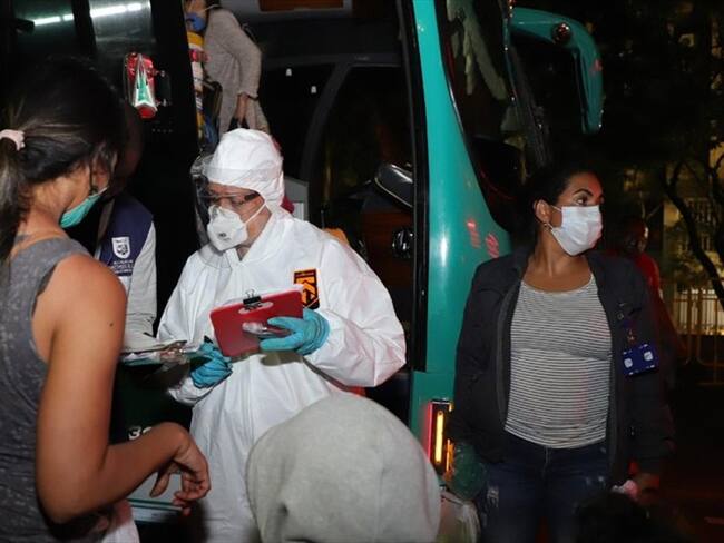 Los migrantes que salieron de Cali fueron trasladanos en dos grupos hacia Arauca y Cucutá. Foto: Alcaldía de Cali