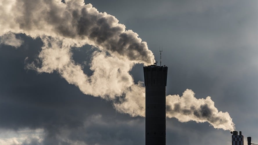 Imagen de referencia de emisión de gases de empresas. Foto: Getty Images / EThamPhoto