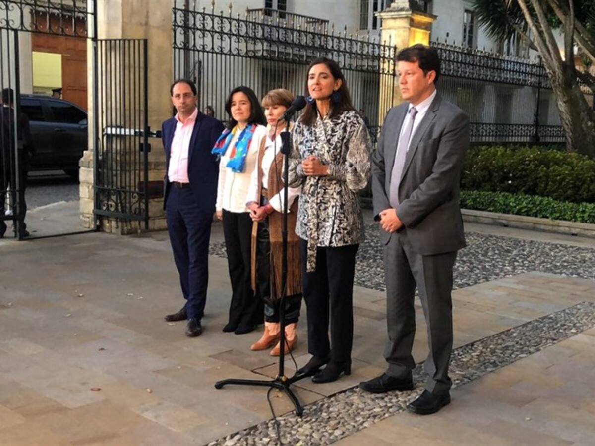 Gobierno y Congreso diseñarán proyecto para facilitar reglamentación de Uber y otras plataformas